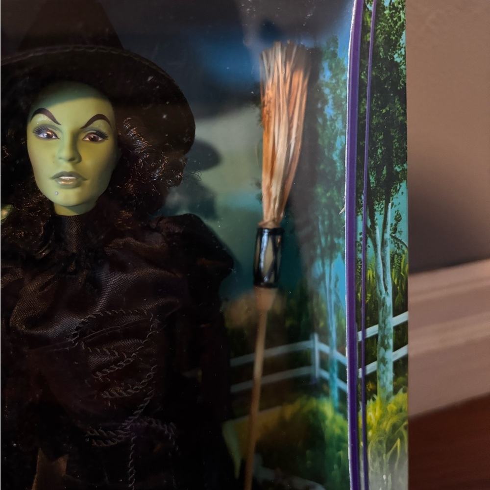 2006 Pink Label Wicked Witch Of The West Barbie from the Wizard of Oz. - Picture 4 of 6